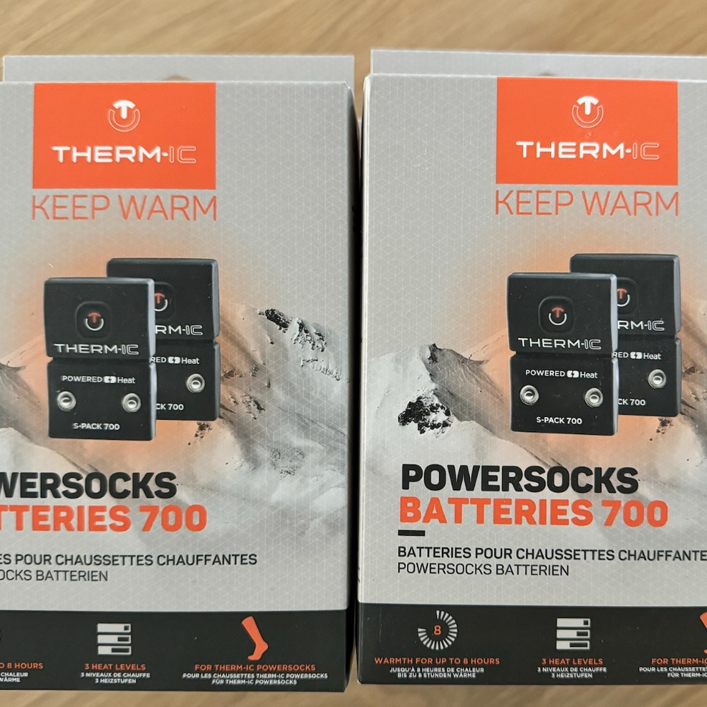 THERM -IC power sock S pack 700 heated sock batteries.